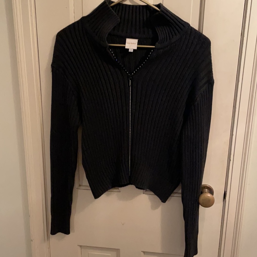 Von Saken black cotton knit sweater w/ special zip